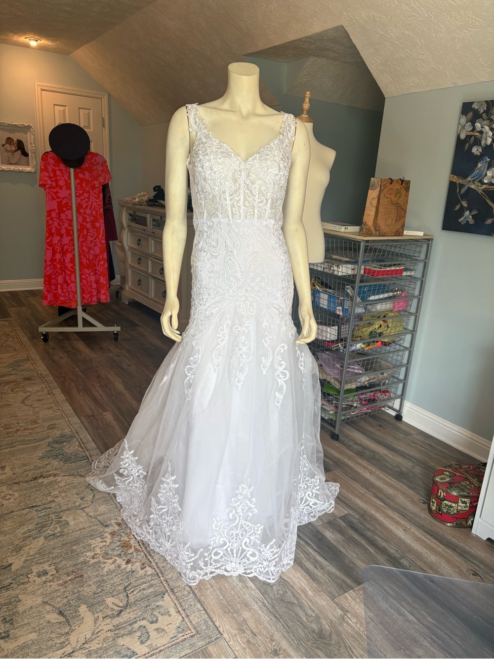 Hebeos Lace Appliqué V-Neck Bridal Gown in White w/ train